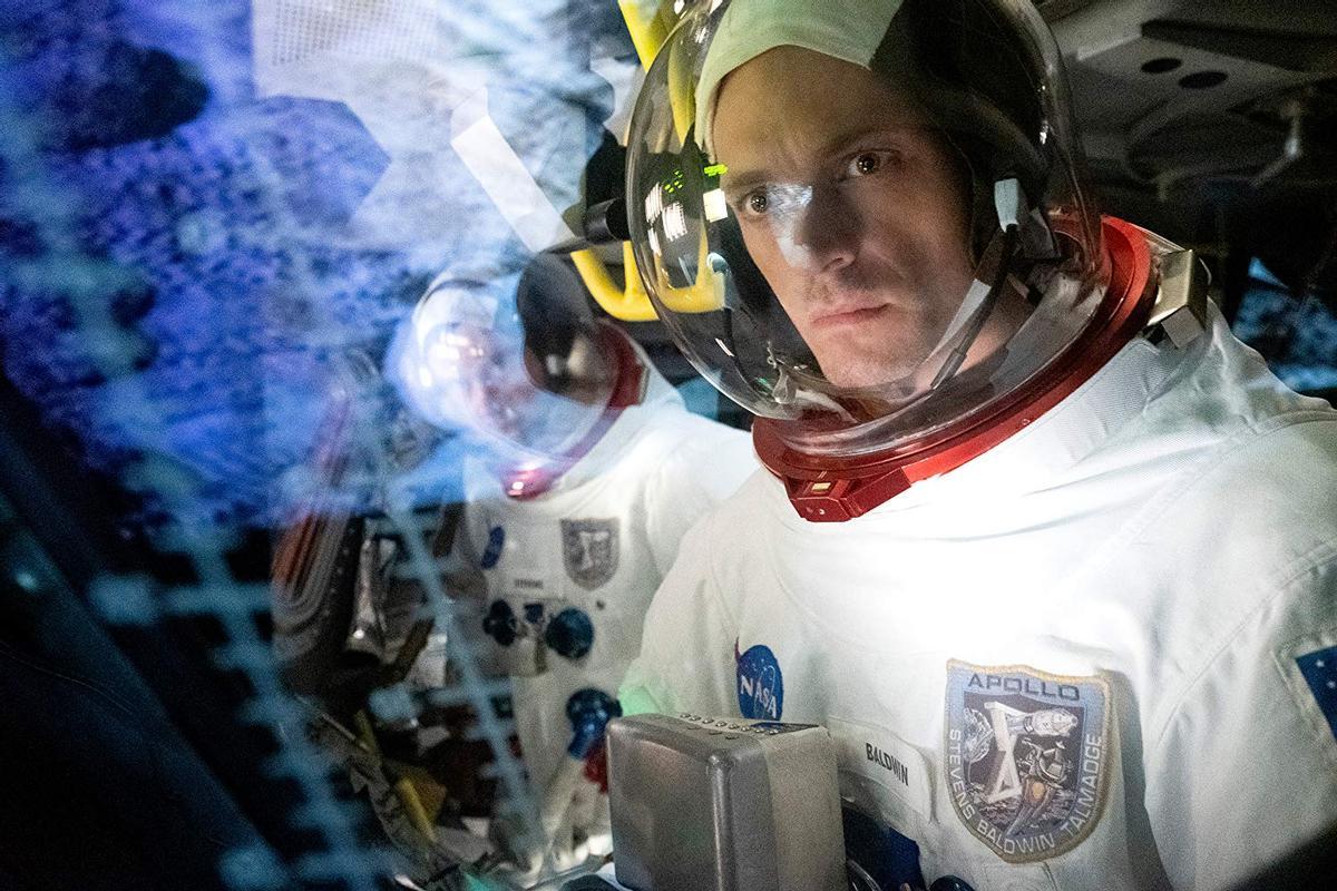 Joel Kinnaman, como el astronauta Edward Baldwin en 'Para toda la Humanidad'