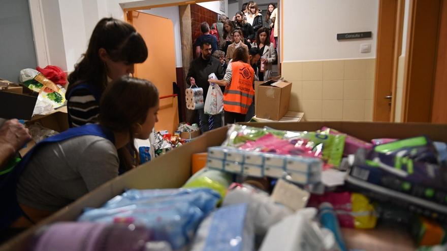 En imágenes | Ola de solidaridad zaragozana para ayudar con bienes de primera necesidad a Valencia