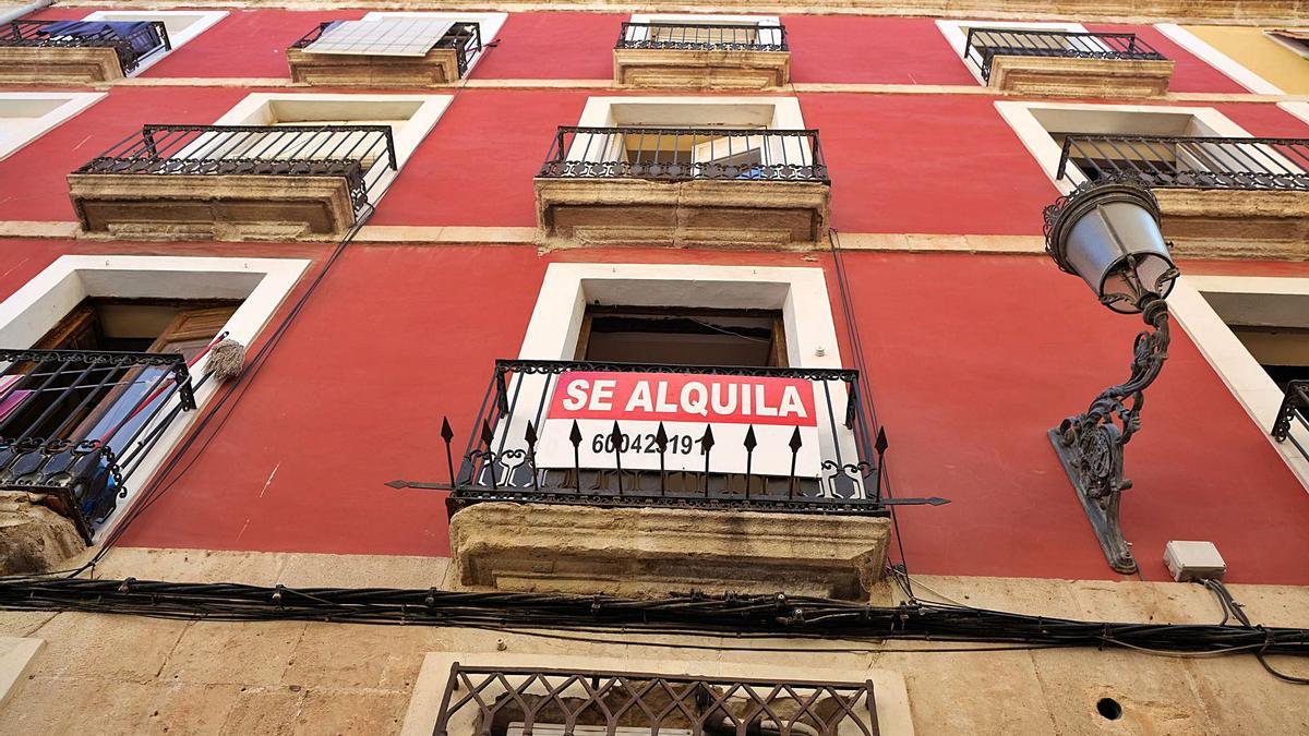 Viviendas en alquiler en el casco antiguo de la ciudad de Alicante, en una imagen de archivo