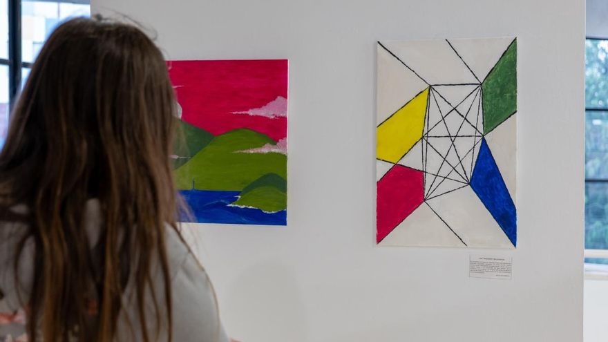 Alumnos del IES Isaac Peral unen arte y filosofía en una exposición
