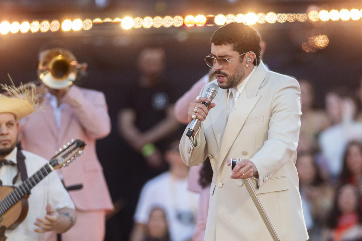 El cantante Bad Bunny durante su concierto en el Estadi Olímpic Lluís Companys, a 22 de mayo de 2026, en Barcelona, Catalunya (España). Bad Bunny actúa en Barcelona con dos conciertos seguidos dentro de su gira ‘DeBÍ TiRAR MáS FOToS World Tour’. 22 MAYO 2026;CONCIERTO;MÚSICA;CANTANTE;GIRA; Lorena Sopêna / Europa Press 22/05/2026. Bad Bunny;Lorena Sopêna;
