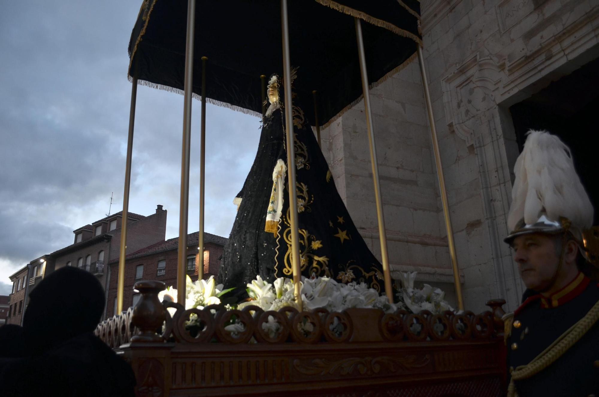 GALERÍA | Procesión del Santo Entierro de Benavente, en imágenes