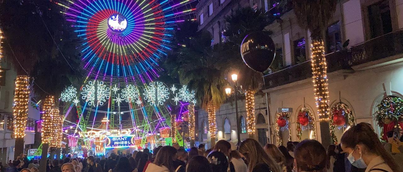 La noria gigante, una de las grandes atracciones del lucerío vigués