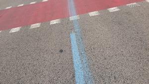 Una línea azul recorre las calles de Barcelona.