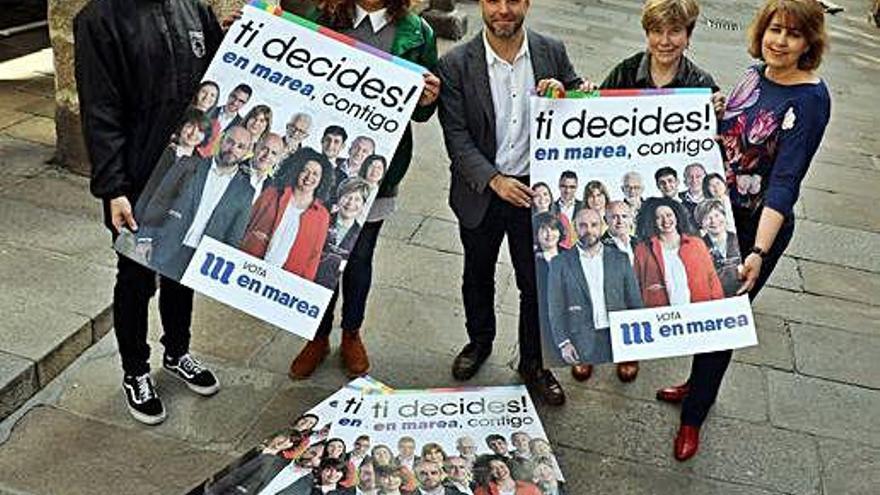 Villares con los carteles.