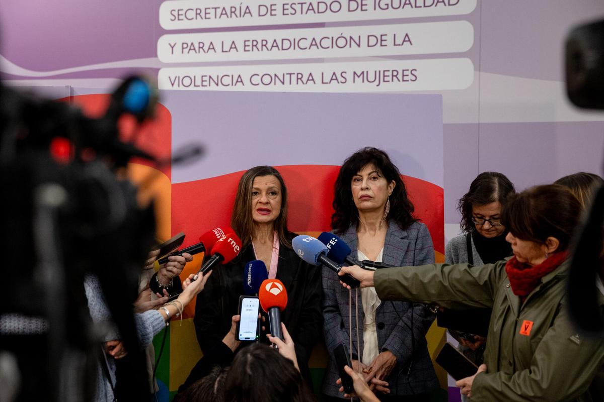 La ministra de Igualdad, Ana Redondo, junto a la delegada del Gobierno contra la Violencia de Género, Carmen Martínez Perza, en el comité de crisis por el repunte de asesinatos por violencia de género.