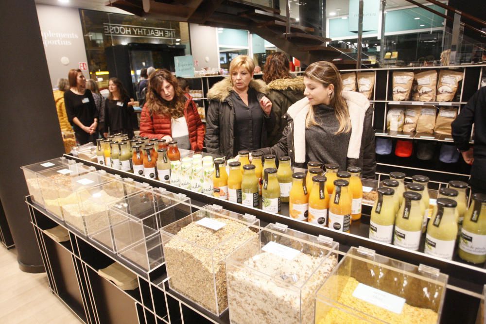 Borja García i Aday inauguren una botiga d'alimentació saludable a Girona