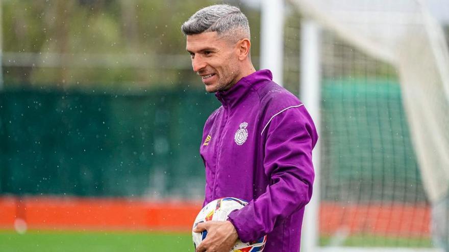 Salva Sevilla volverá a ser titular en el partido de este domingo ante el Sporting de Gijón.