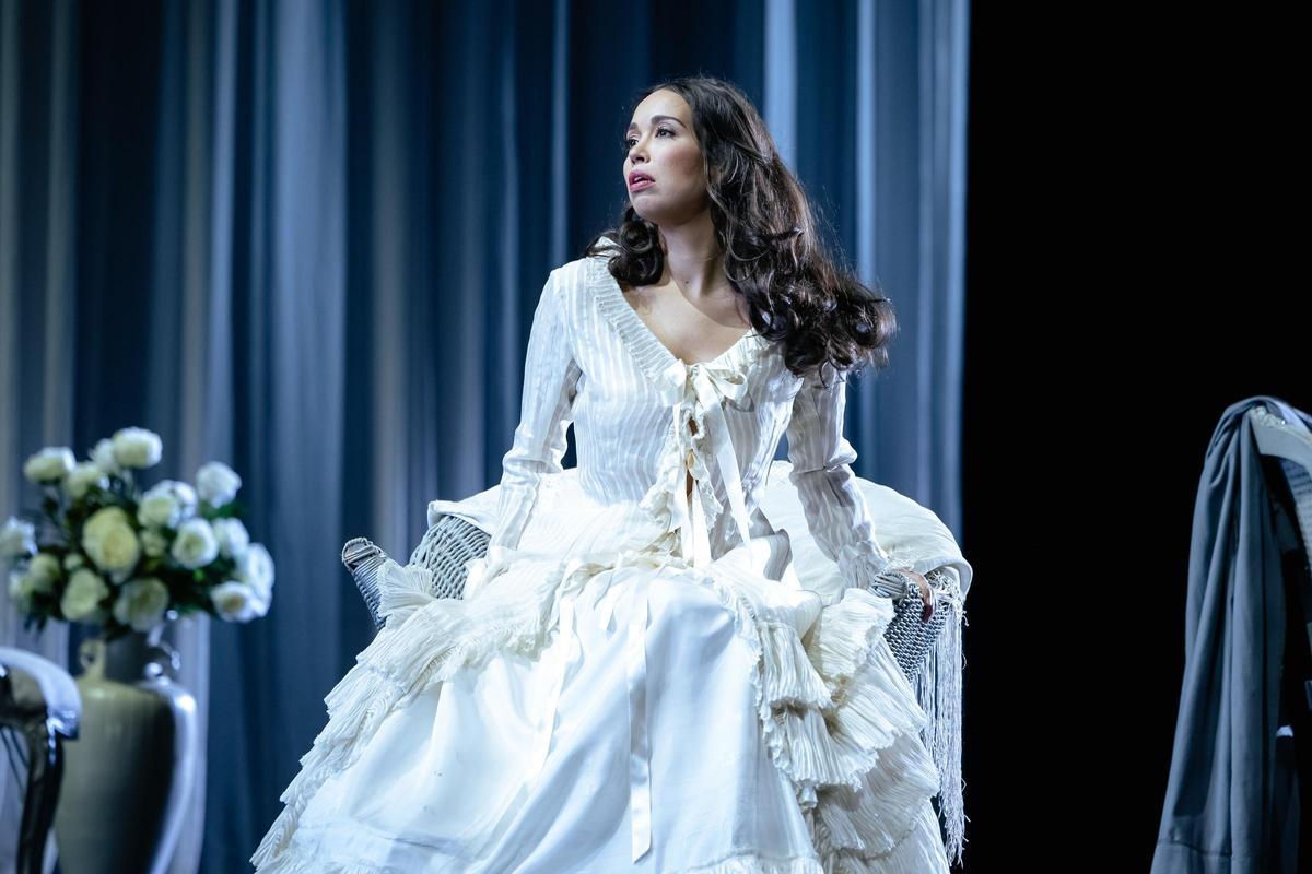 Nadine Sierra, en una escena de la producció de «La Traviata» que es va veure al Liceu.