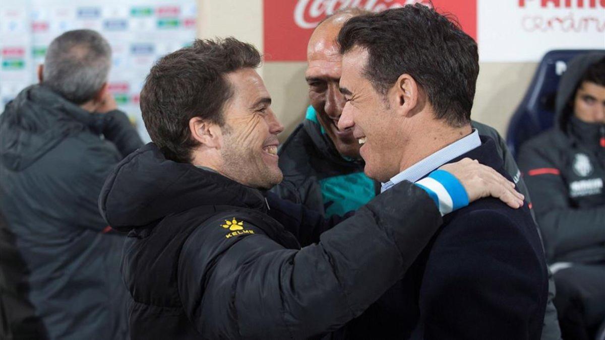 Rubi y Luis García se saludan amistosamente aantes del Villarreal-Espanyol.