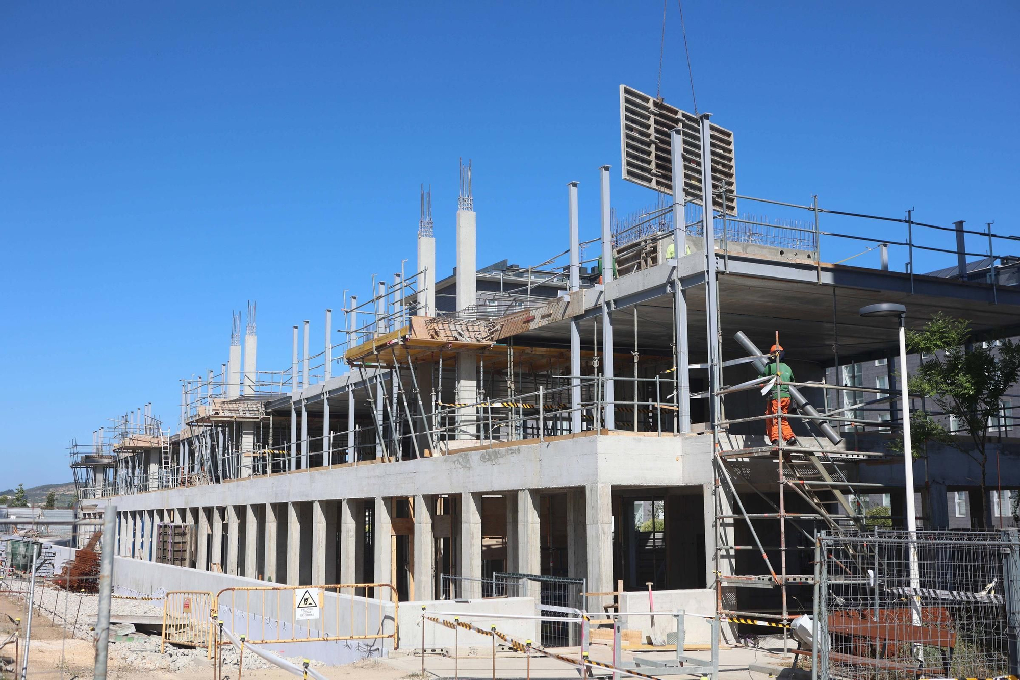 La conselleira de Vivenda visita las obras de construcción en Xuxán de 40 viviendas de promoción pública