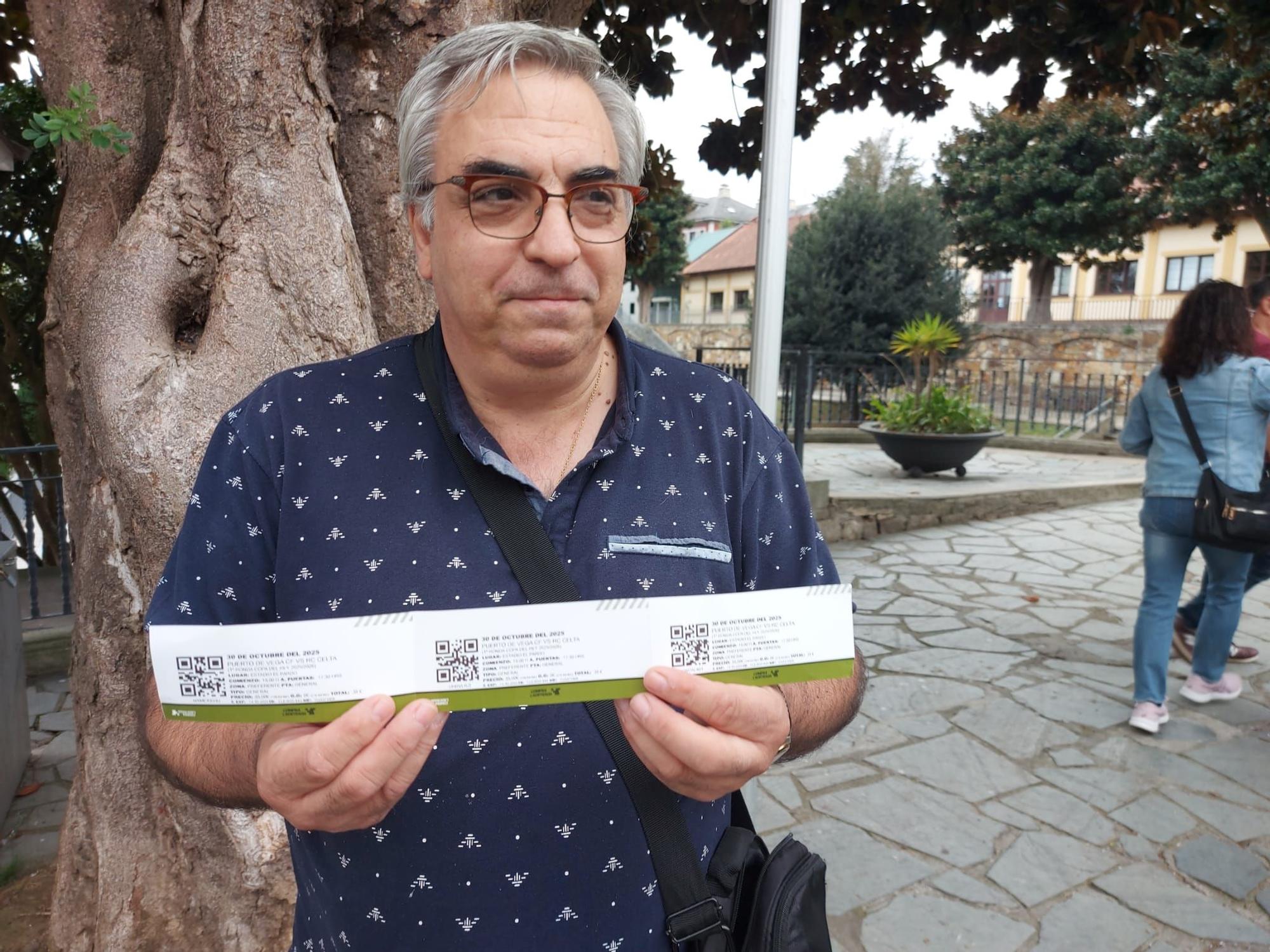 En imágenes: Colas en Puerto de Vega para conseguir una entrada para el partido de la Copa del Rey