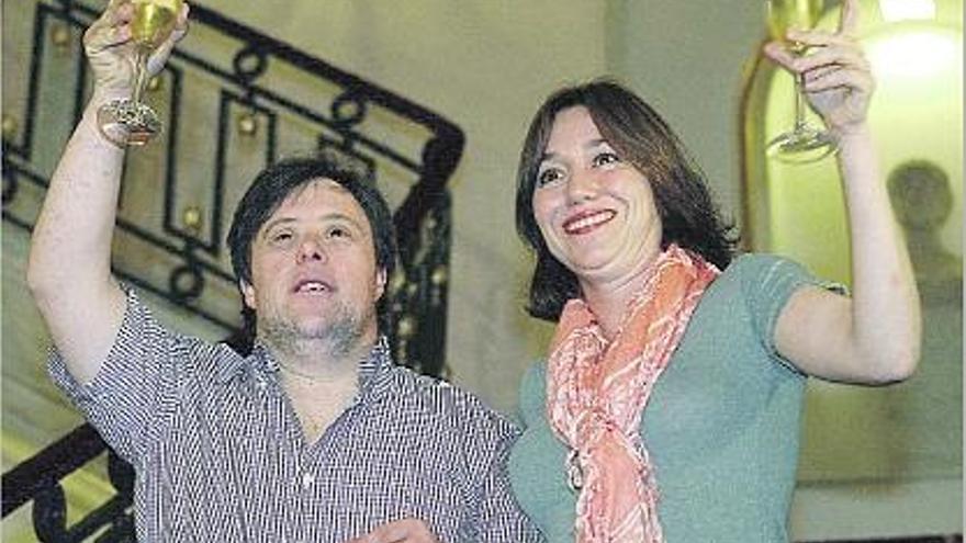 Pablo Pineda, Concha de Plata, i Lola Dueñas, millor actriu, van celebrar els premis.