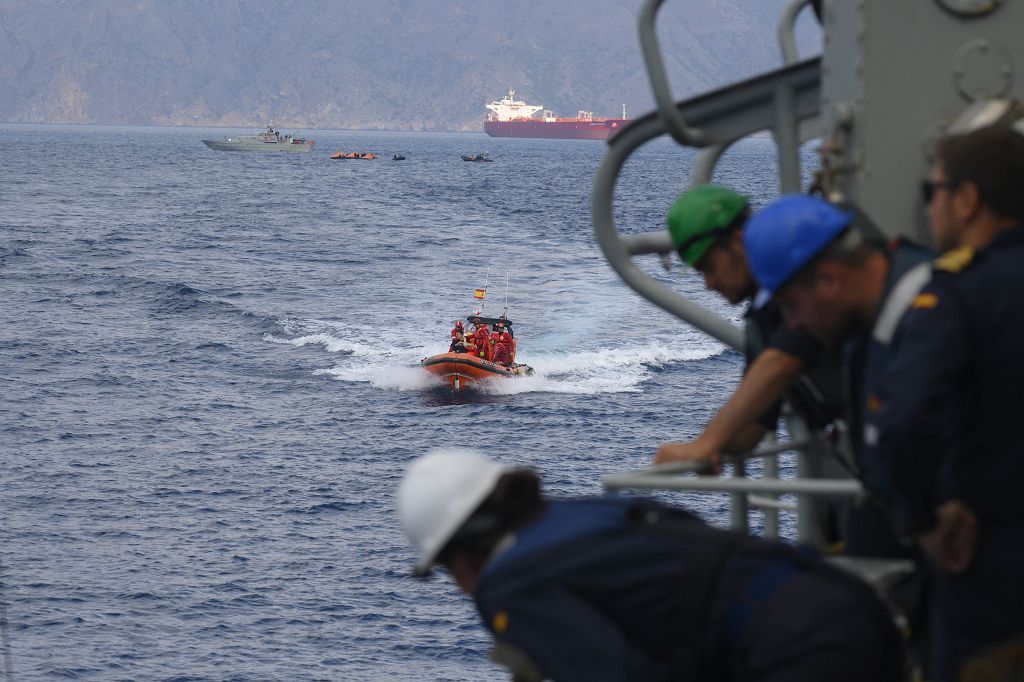 La Armada simula el accidente de un submarina para rescatar a su tripulación