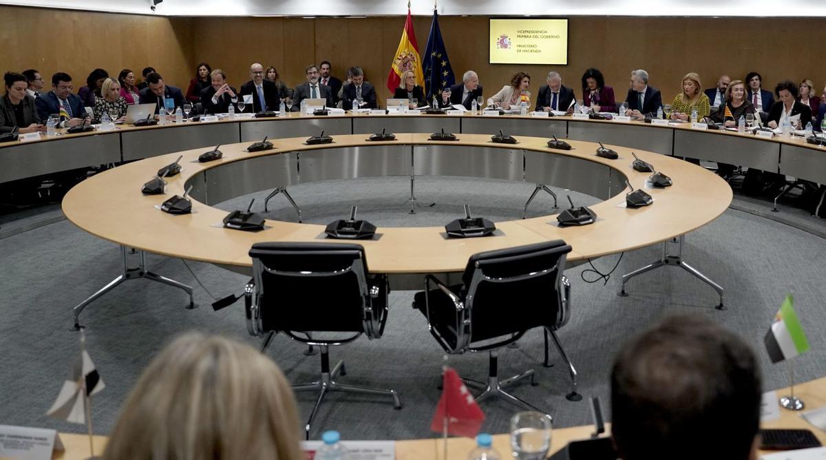 Hisenda proposa a les autonomies un objectiu de dèficit del 0,1% del PIB