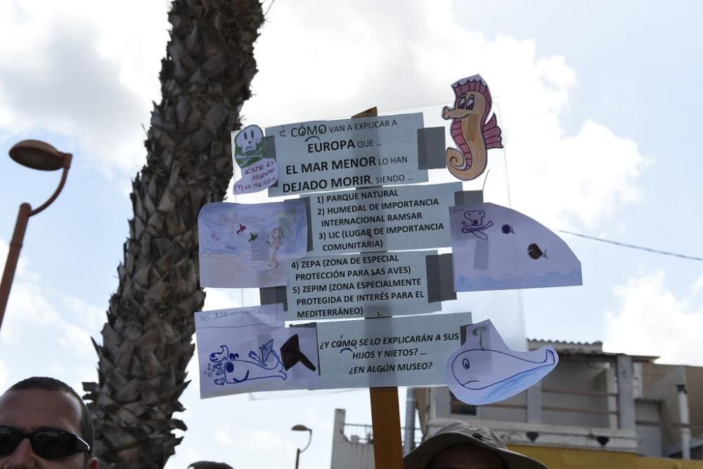 Protestas por el estado del Mar Menor en Los Nieto