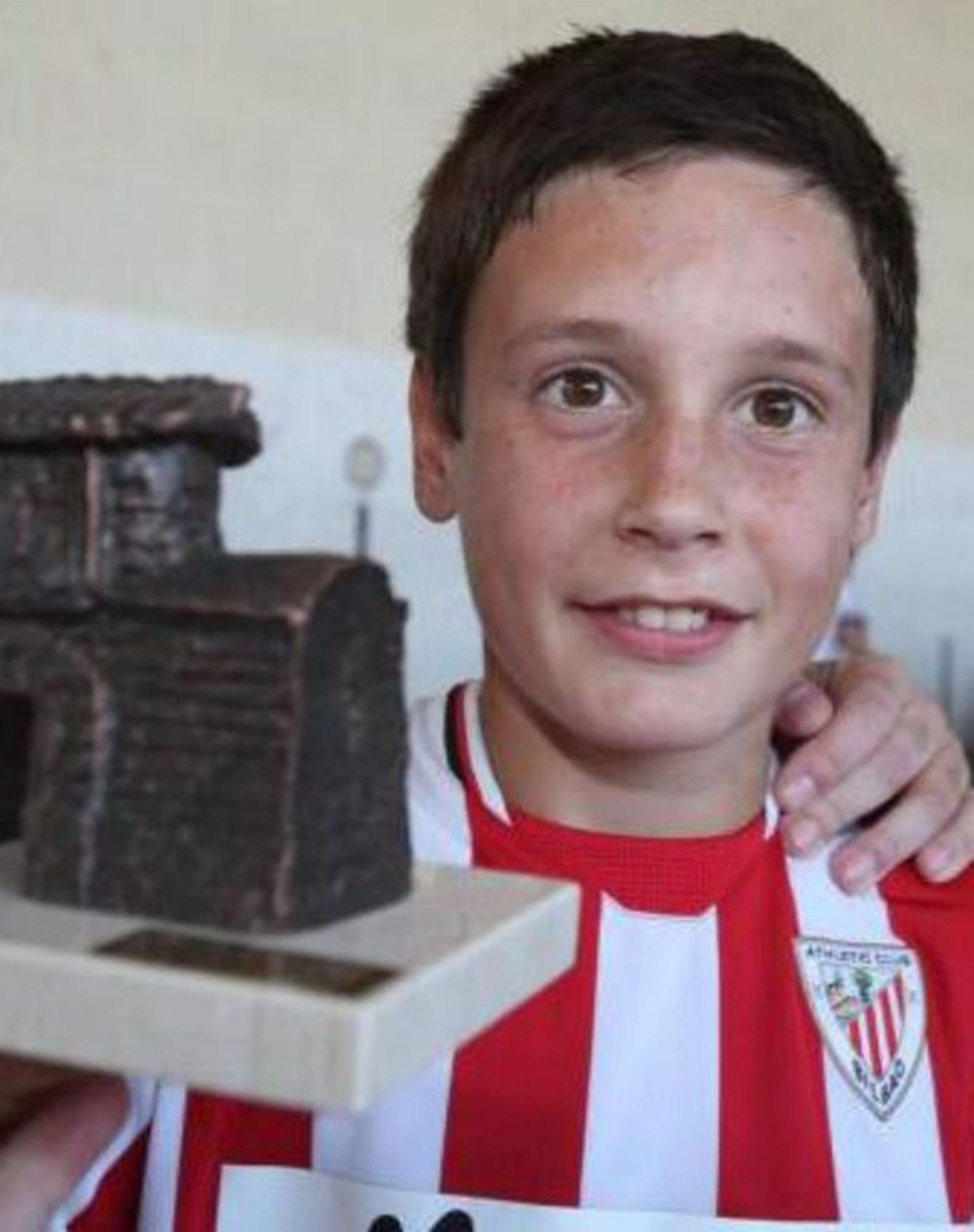 Con la camiseta del Athletic de Bilbao. |  // CEDIDA