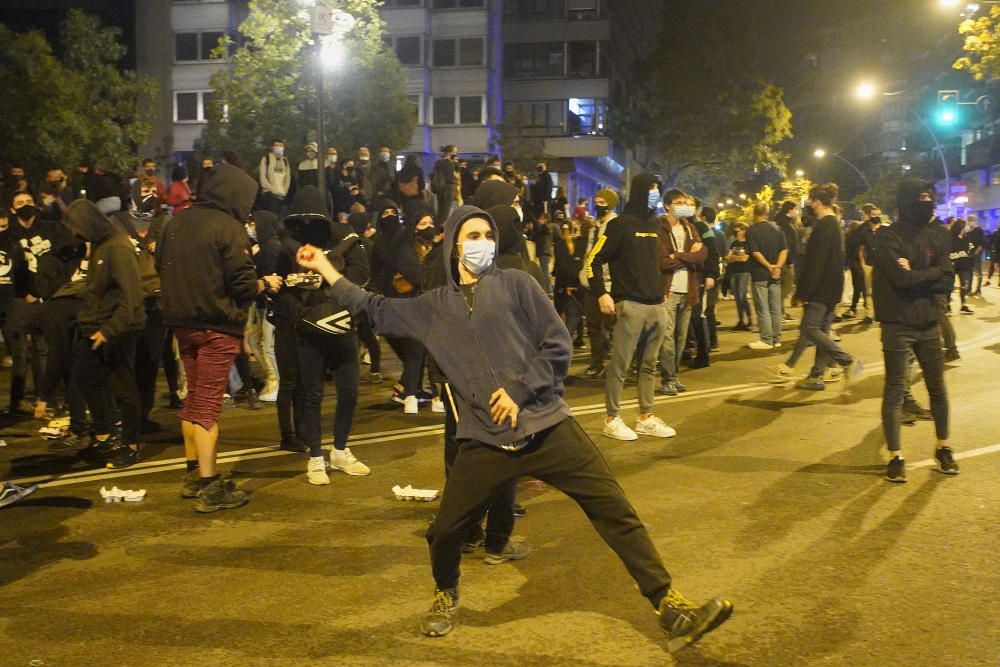 La marxa dels CDRs a Girona acaba amb enfrontaments amb la policia i contenidors cremats