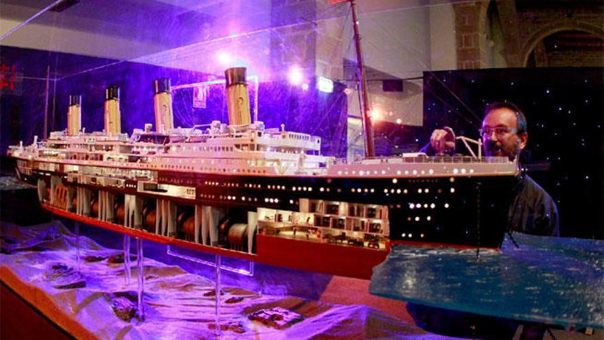 Una maqueta del mítico trasatlántico en la exposición &#039;Titanic, the exhibition&#039;, en Barcelona.