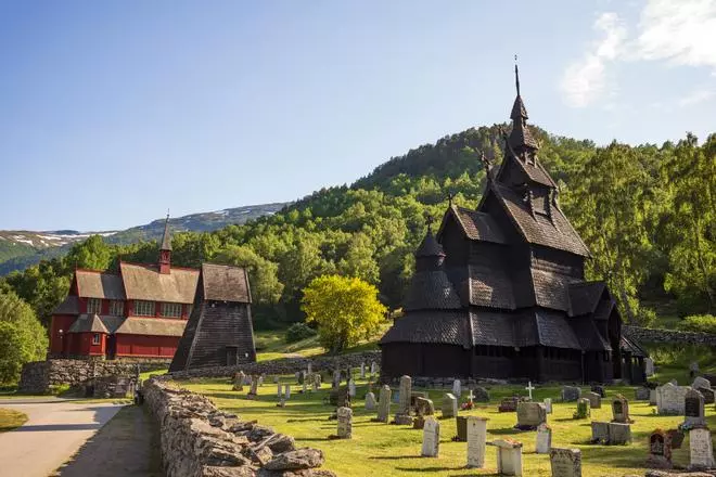 Las misteriosas iglesias negras de Noruega: de la mitología al cristianismo