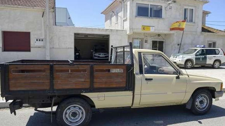 La furgoneta robada en Portugal que usaron los atracadores.  // Brais L.