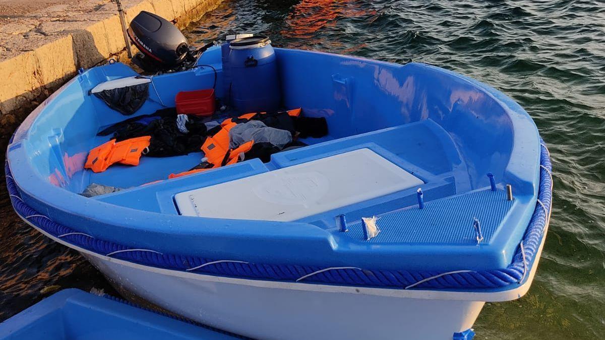 Ein vor Mallorca entdecktes Flüchtlingsboot (Archiv).