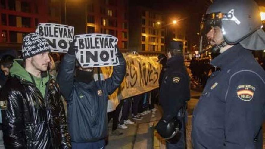 Los vecinos continúan haciendo guardia ante las obras del bulevar