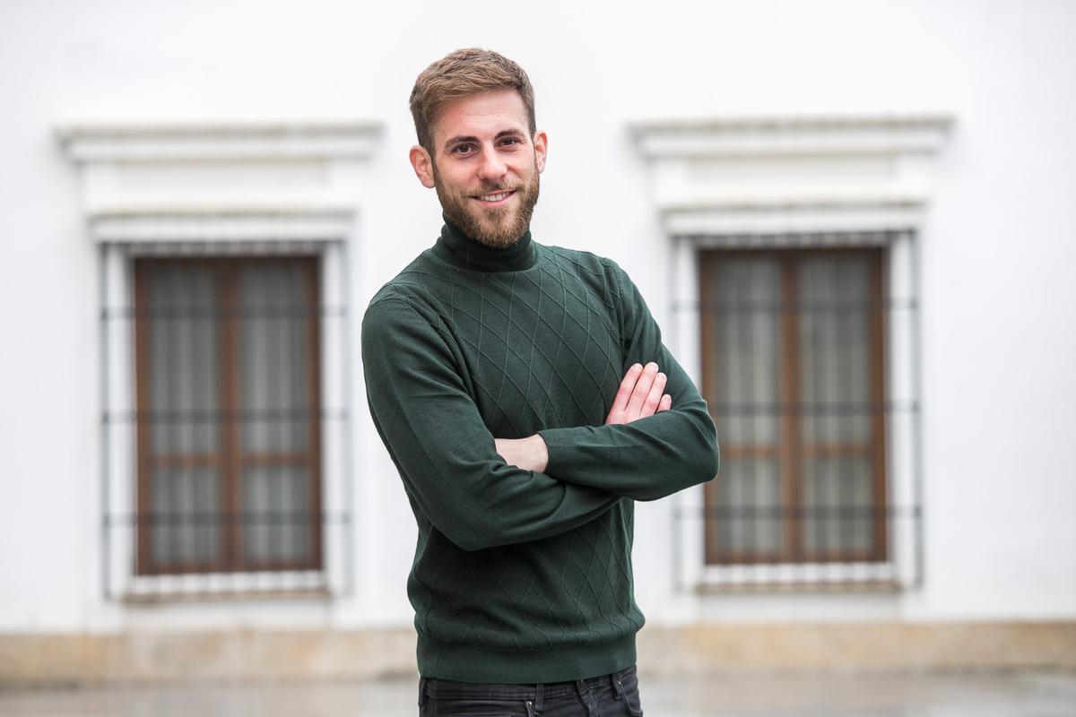 César Muñoz presenta el programa 'Dos de tarde' en Canal Extremadura