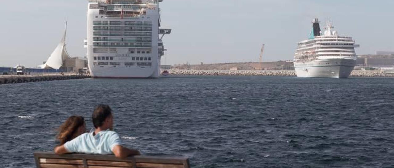 El Puerto arrebata a Valencia seis escalas que traerán 15.000 cruceristas a Alicante en otoño