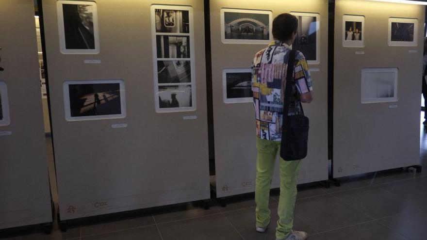 Exposición &quot;Caminos de Hierro&quot; en la estación.