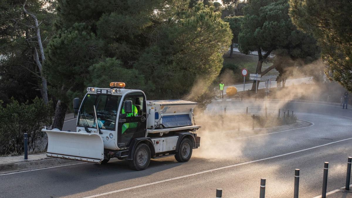 Barcelona prepara 25 quitanieves por si nieva en las próximas horas