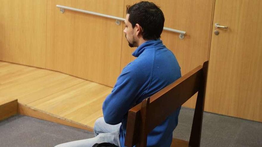 Agustín M. B., en el banquillo de acusados, ayer, en su segundo juicio en dos meses. // Iñaki Osorio