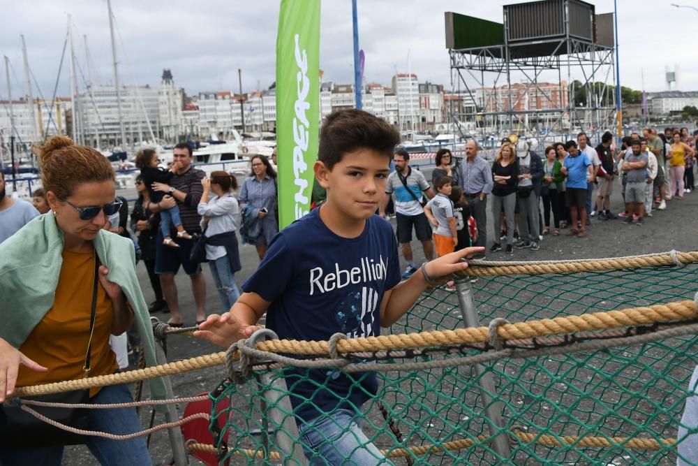 El barco Esperanza de Greenpeace en A Coruña