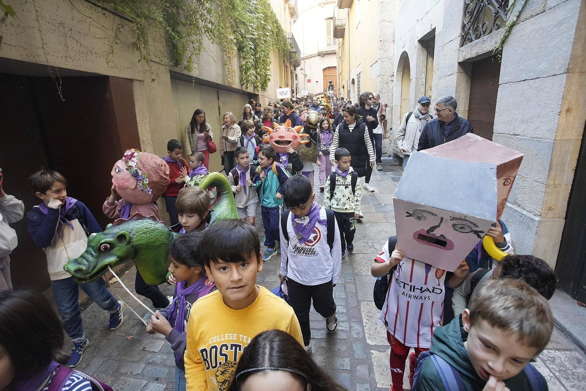 Les fotos de la cercavila d'escoles amb la Girona Marxing Band i els Gegantons de Girona