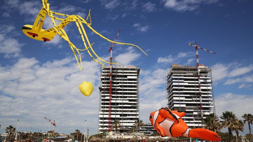 El 'International Kite Fest 2023' de Málaga, en imágenes