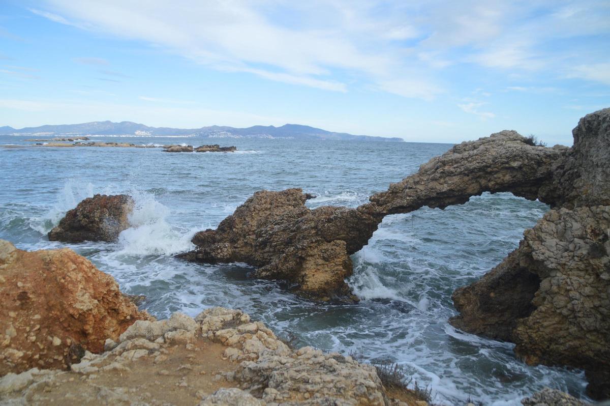 L'arc de pedra del Portitxol ha superat molts mals tràngols al llarg de la història
