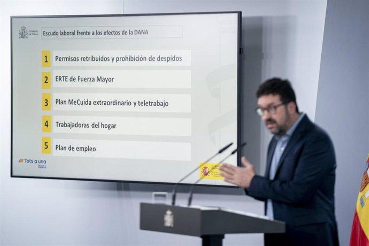 El secretario de Estado de Trabajo, explicando en Moncloa el escudo laboral para empresas y trabajadores afectados por la DANA