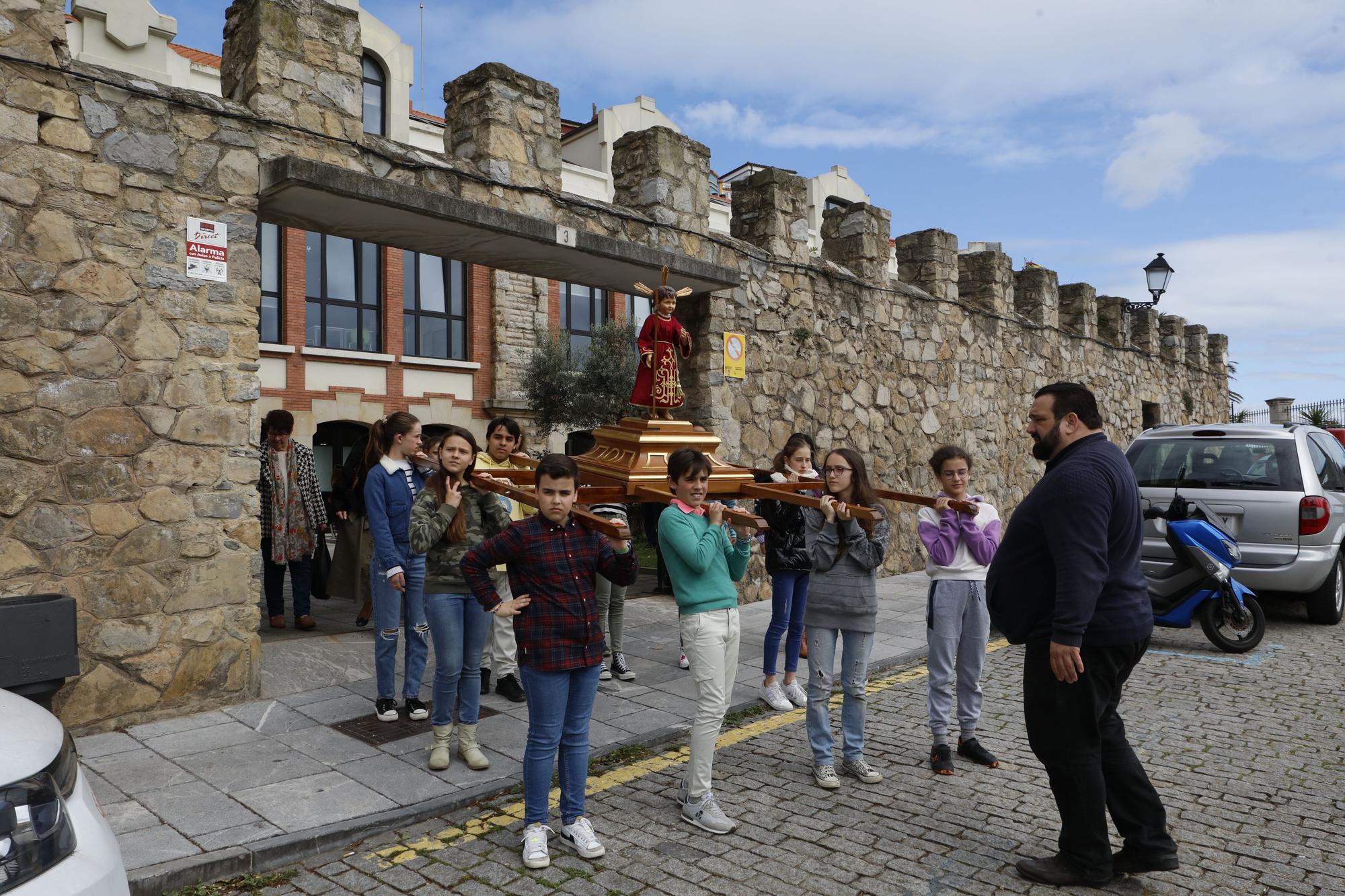 En imágenes: preparativos del Domingo de Ramos con la cofradía del Niño de los Remedios