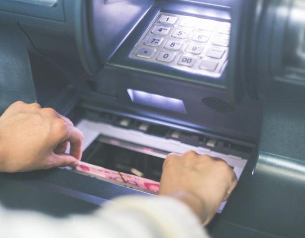 Quants diners ingresses al banc?