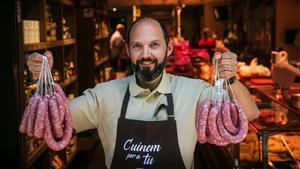 Xavier Bosch, en la charcutería de la calle Mallorca de Barcelona