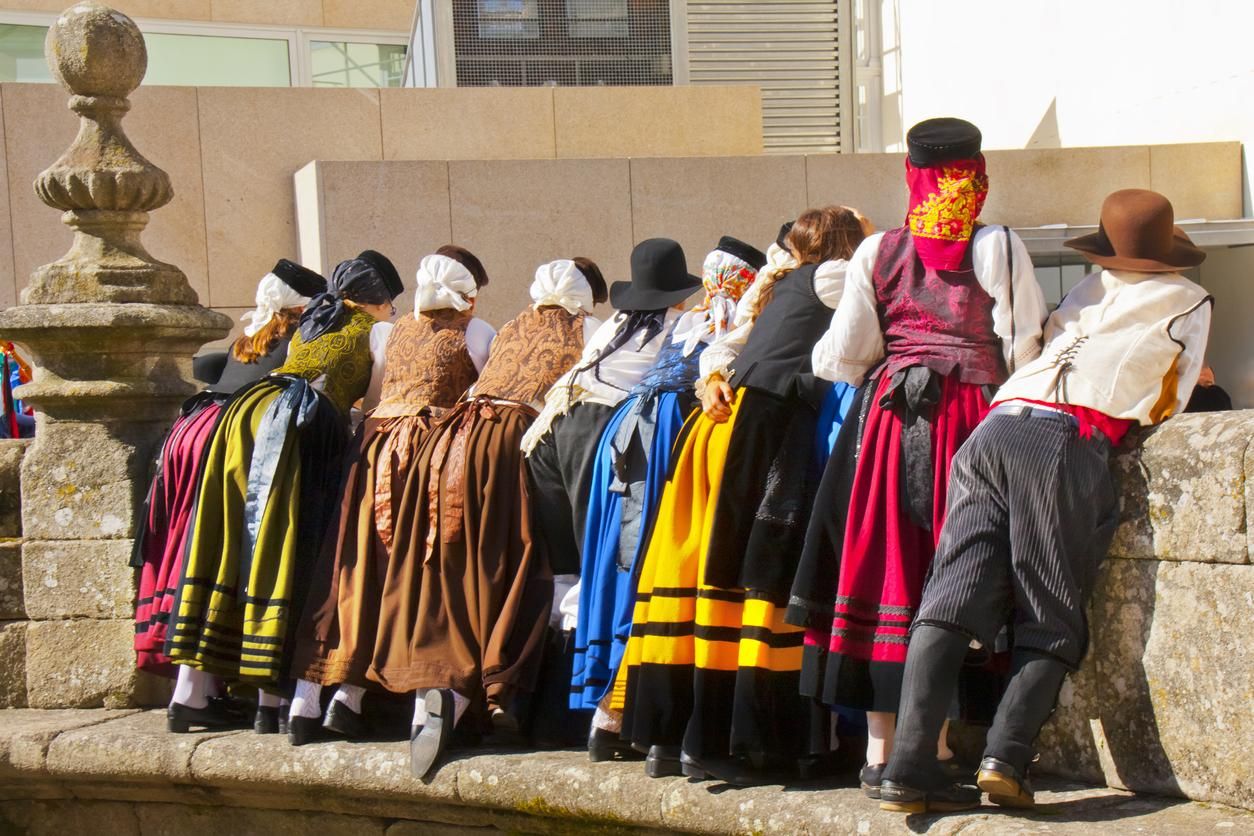 Lucenses ataviados con los trajes típicos.