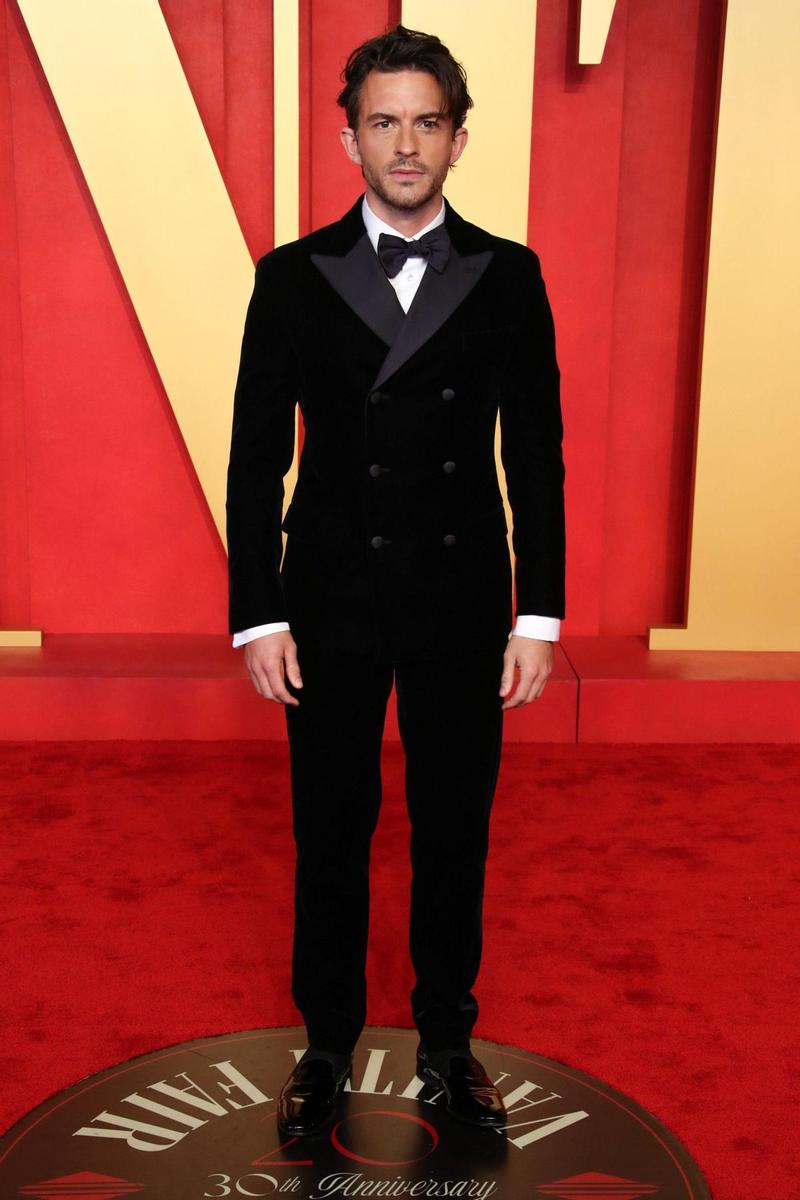 Jonathan Bailey en la fiesta post Oscars 2024 de Vanity Fair