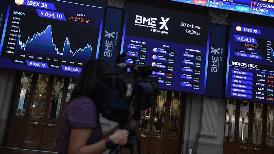 El Ibex 35 avanza un 0,1% en la sesión, pero se queda por debajo de los 9.900 enteros