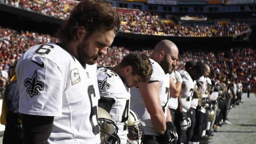 Los New Orleans Saints, de la NFL estadounidense, antes de su partido frente a Washington Redskins