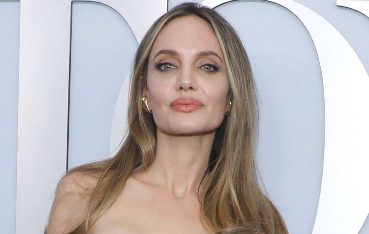 Angelina Jolie ha estrenado tatuaje en el esternón en los Tony Awards 2024