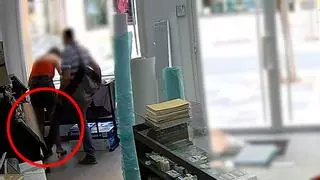 Un hombre detenido en Almería por hacer 'upskirting' a una mujer con una cámara escondida en el pie