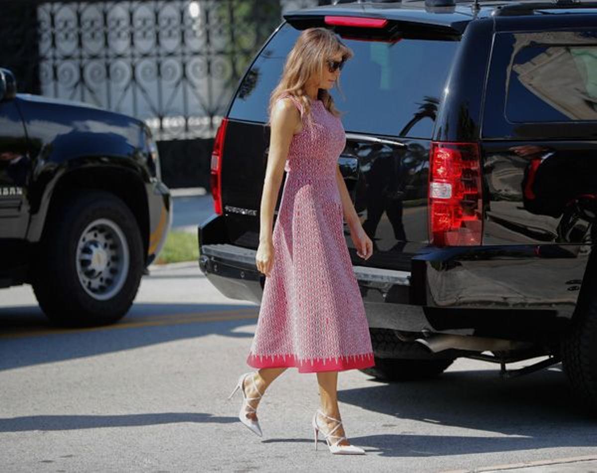 Melania Trump con vestido de Azzedine Alaïa y zapatos de Christian Louboutin