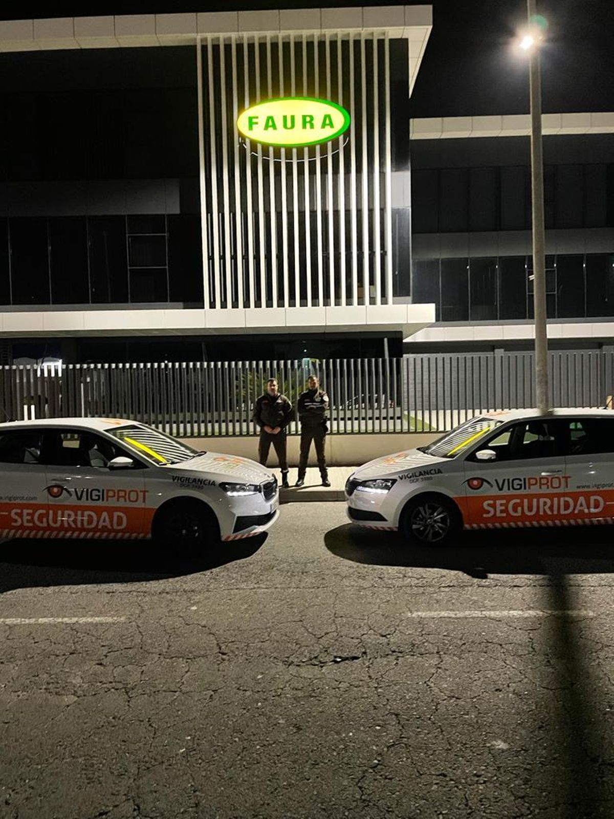 Imagen del inicio del despliegue de seguridad privada en la vía pública en el polígono la Granadina
