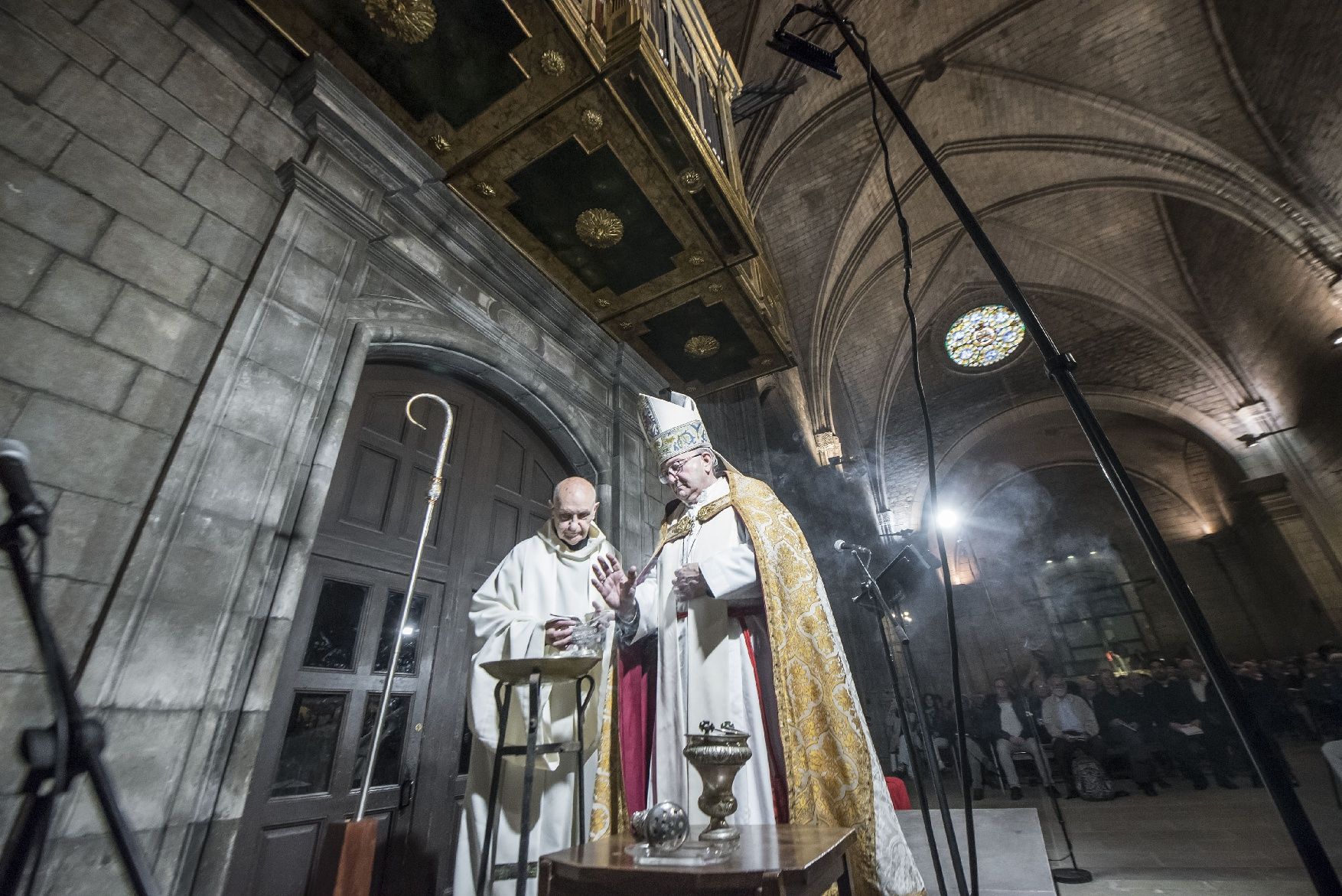 Una catedral plena a vessar dona la benvinguda al renovat orgue de Solsona