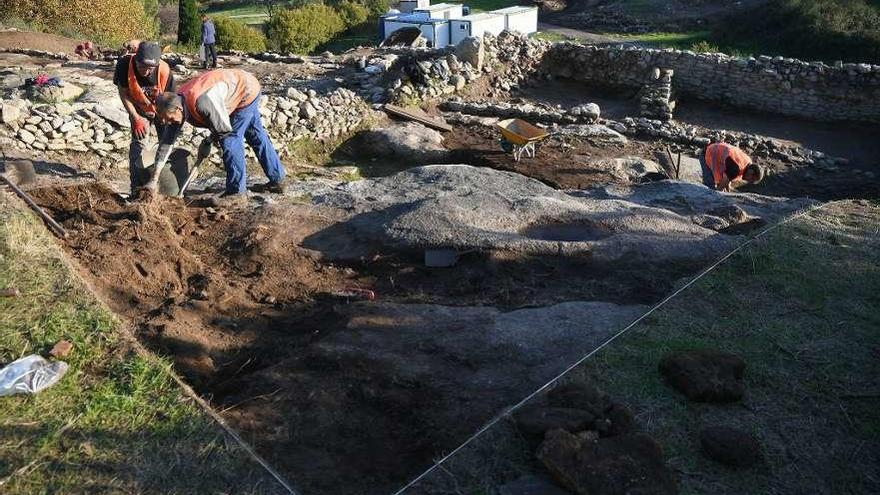 Trabajos arqueológicos en el castro de Elviña.